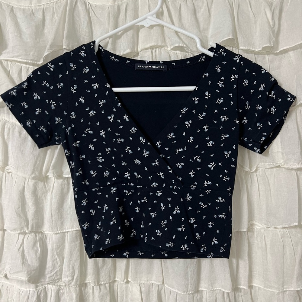 Brandy Melville cropped shirt